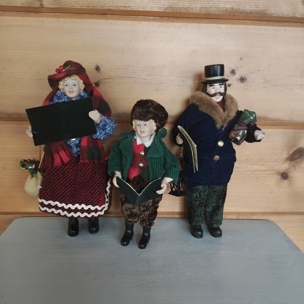 Beautiful Vintage Christmas Carolers Family  16" - 13" Set Of 3 Great Cond C4